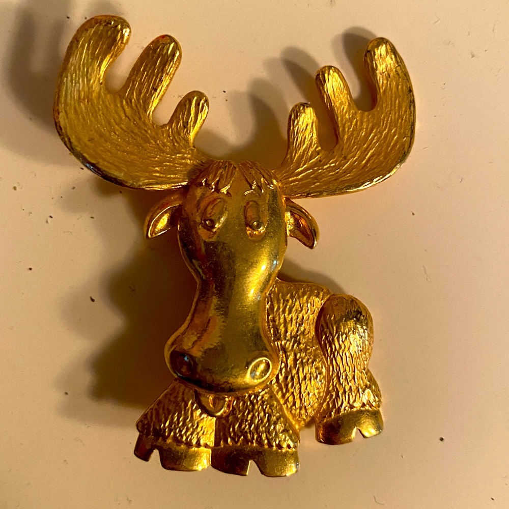 Moose brooch by JJ Jonette Jewelry Co.